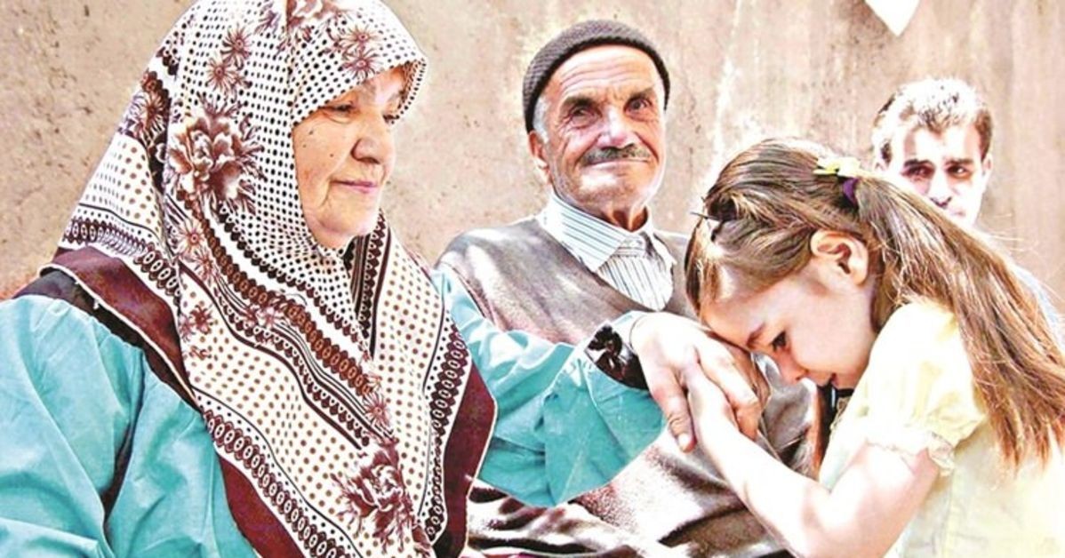 BAYRAM ZİYARETLERİ, BÜYÜKLERE HÜRMET VE AİLE