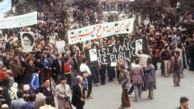 DEBATES ON THE IRANIAN ISLAMIC REVOLUTION